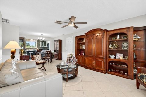House in Flagler Beach, Florida 2 bedrooms, 106.65 sq.m. № 1909699 - photo 3