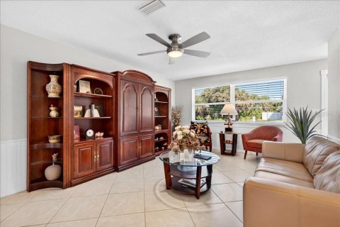 House in Flagler Beach, Florida 2 bedrooms, 106.65 sq.m. № 1909699 - photo 9