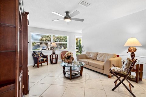 House in Flagler Beach, Florida 2 bedrooms, 106.65 sq.m. № 1909699 - photo 7