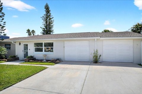 House in Flagler Beach, Florida 2 bedrooms, 106.65 sq.m. № 1909699 - photo 5