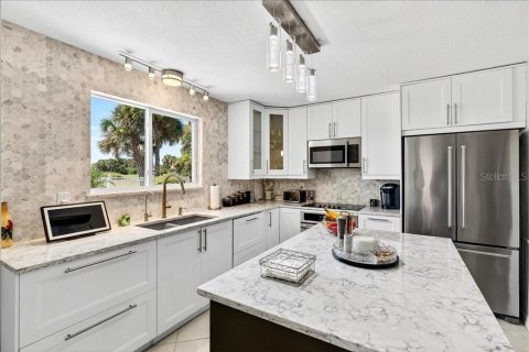 House in Flagler Beach, Florida 2 bedrooms, 106.65 sq.m. № 1909699 - photo 14