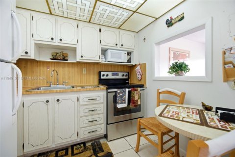 Condo in Sunrise, Florida, 1 bedroom  № 2080149 - photo 6