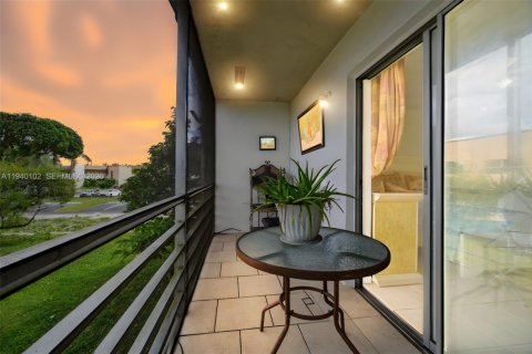 Condo in Sunrise, Florida, 1 bedroom  № 2080149 - photo 16