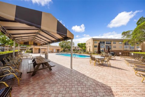 Condo in Sunrise, Florida, 1 bedroom  № 2080149 - photo 25