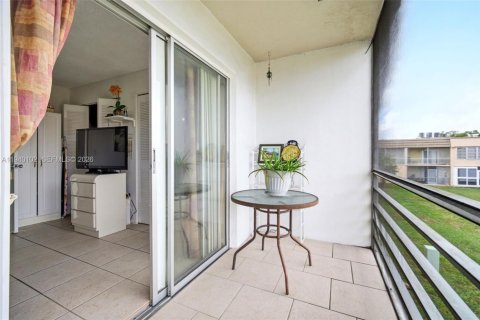 Condo in Sunrise, Florida, 1 bedroom  № 2080149 - photo 14