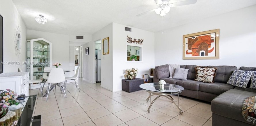 Condo in Sunrise, Florida, 1 bedroom  № 2080149