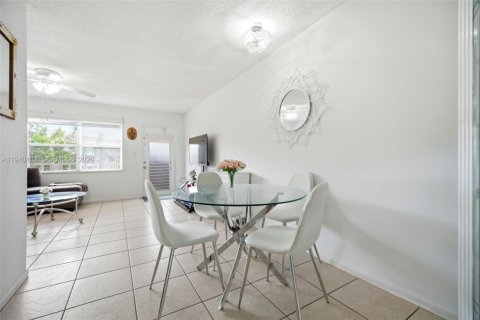 Condo in Sunrise, Florida, 1 bedroom  № 2080149 - photo 4