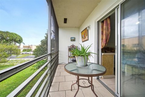 Condo in Sunrise, Florida, 1 bedroom  № 2080149 - photo 15