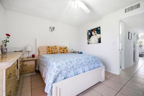 Condo in Sunrise, Florida, 1 bedroom  № 2080149 - photo 11