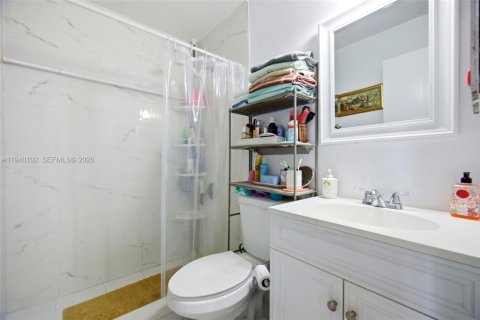 Condo in Sunrise, Florida, 1 bedroom  № 2080149 - photo 9