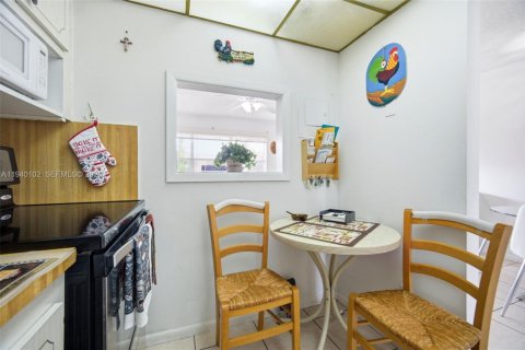 Condo in Sunrise, Florida, 1 bedroom  № 2080149 - photo 7