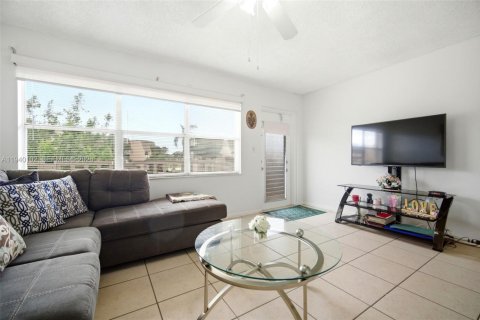Condo in Sunrise, Florida, 1 bedroom  № 2080149 - photo 5