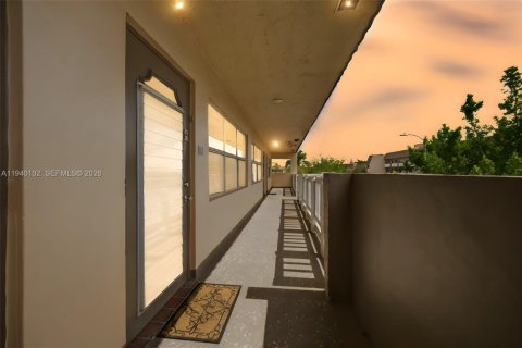 Condo in Sunrise, Florida, 1 bedroom  № 2080149 - photo 19