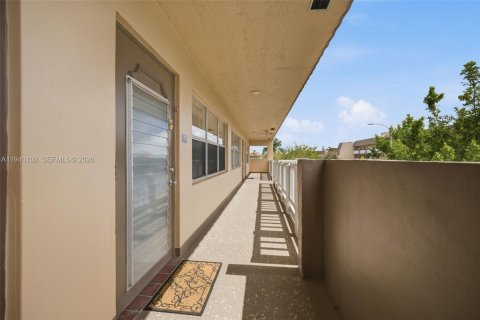 Condo in Sunrise, Florida, 1 bedroom  № 2080149 - photo 18