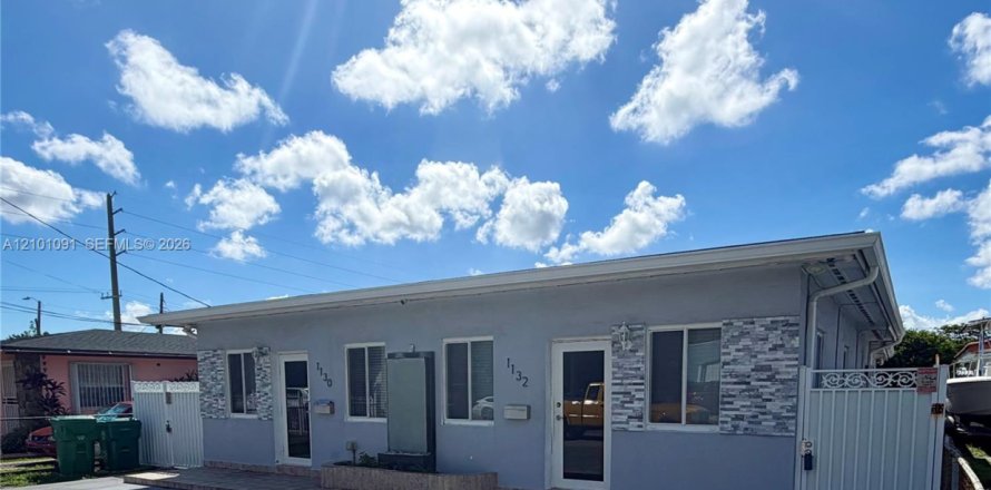 House in Miami, Florida 2 bedrooms, 75.25 sq.m. № 2402462