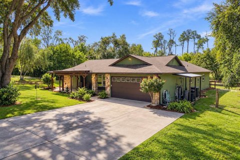 House in New Port Richey, Florida 4 bedrooms, 216.83 sq.m. № 2393914 - photo 4