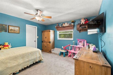 House in New Port Richey, Florida 4 bedrooms, 216.83 sq.m. № 2393914 - photo 22