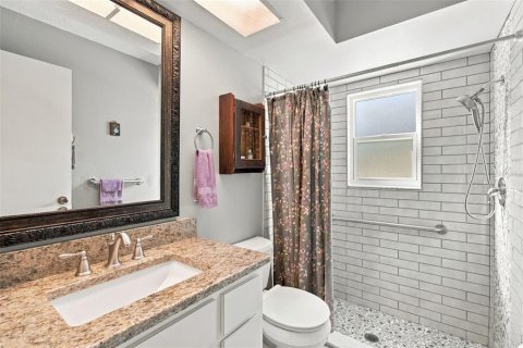 House in New Port Richey, Florida 4 bedrooms, 216.83 sq.m. № 2393914 - photo 21