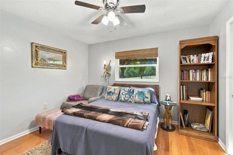 House in New Port Richey, Florida 4 bedrooms, 216.83 sq.m. № 2393914 - photo 20