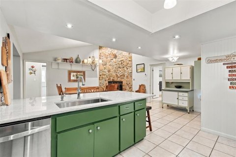 House in New Port Richey, Florida 4 bedrooms, 216.83 sq.m. № 2393914 - photo 14