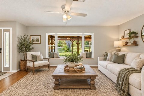 House in New Port Richey, Florida 4 bedrooms, 216.83 sq.m. № 2393914 - photo 8
