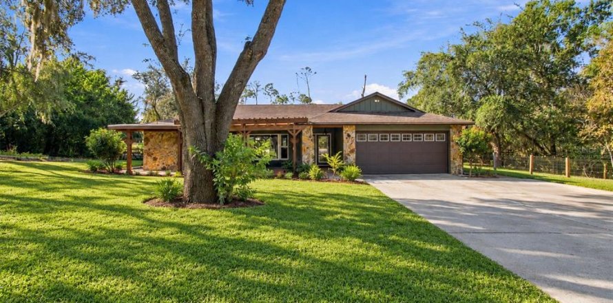 House in New Port Richey, Florida 4 bedrooms, 216.83 sq.m. № 2393914