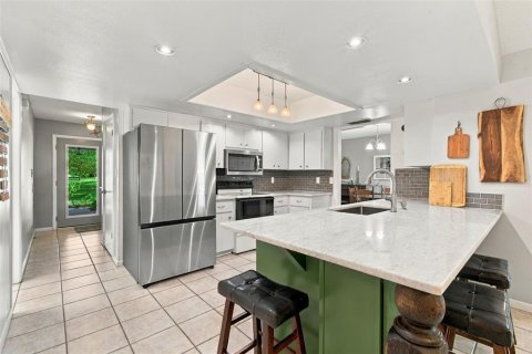 House in New Port Richey, Florida 4 bedrooms, 216.83 sq.m. № 2393914 - photo 13