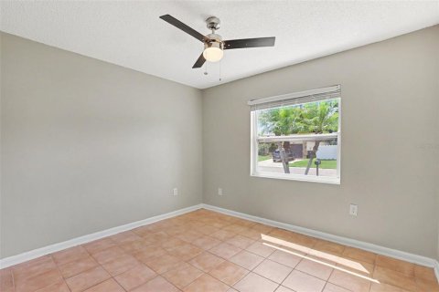 Casa en venta en Brandon, Florida, 3 dormitorios, 92.16 m2 № 2356372 - foto 7
