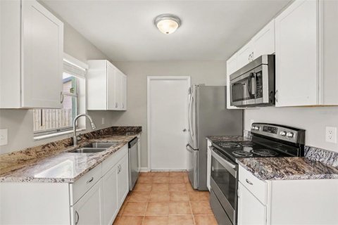 Casa en venta en Brandon, Florida, 3 dormitorios, 92.16 m2 № 2356372 - foto 3