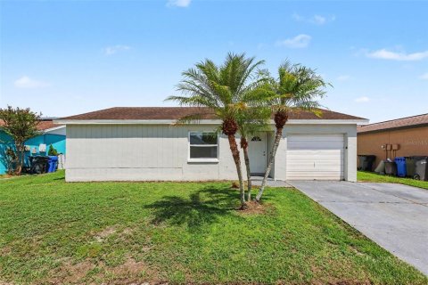House in Brandon, Florida 3 bedrooms, 92.16 sq.m. № 2356372