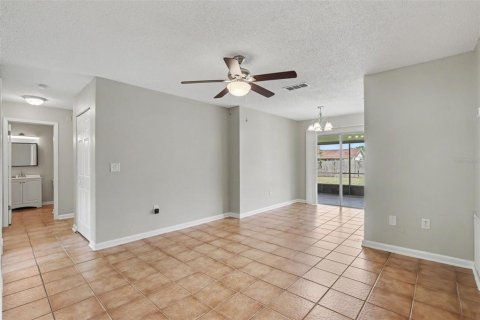 Casa en venta en Brandon, Florida, 3 dormitorios, 92.16 m2 № 2356372 - foto 9