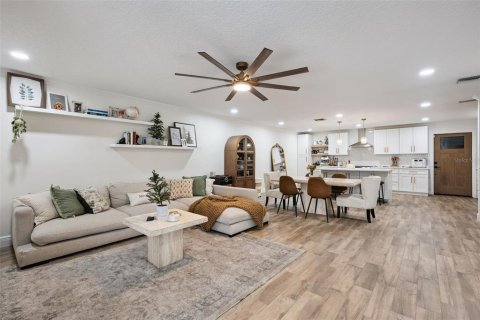 Villa ou maison à louer à Orlando, Floride: 4 chambres, 189.52 m2 № 2429145 - photo 5