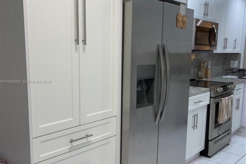 Touwnhouse à louer à Hollywood, Floride: 2 chambres, 115.29 m2 № 1999577 - photo 21