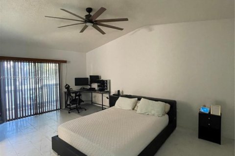 Touwnhouse à louer à Hollywood, Floride: 2 chambres, 115.29 m2 № 1999577 - photo 12