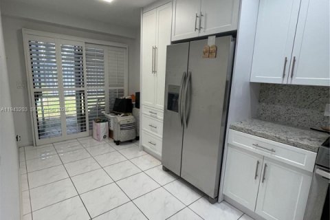 Touwnhouse à louer à Hollywood, Floride: 2 chambres, 115.29 m2 № 1999577 - photo 14