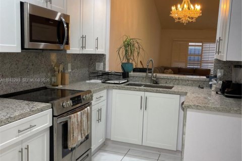 Touwnhouse à louer à Hollywood, Floride: 2 chambres, 115.29 m2 № 1999577 - photo 4