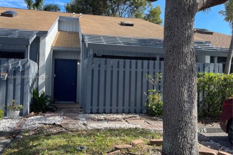 Touwnhouse à louer à Hollywood, Floride: 2 chambres, 115.29 m2 № 1999577 - photo 2