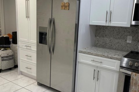 Touwnhouse à louer à Hollywood, Floride: 2 chambres, 115.29 m2 № 1999577 - photo 22