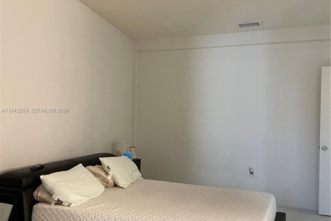 Touwnhouse à louer à Hollywood, Floride: 2 chambres, 115.29 m2 № 1999577 - photo 8