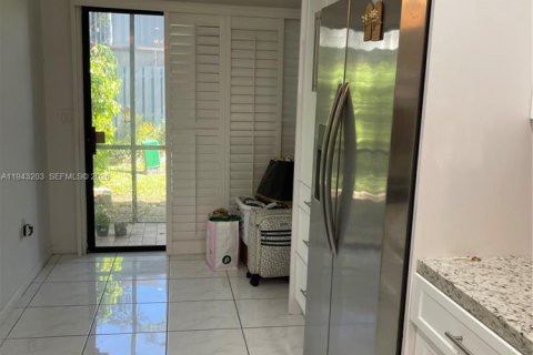 Touwnhouse à louer à Hollywood, Floride: 2 chambres, 115.29 m2 № 1999577 - photo 29