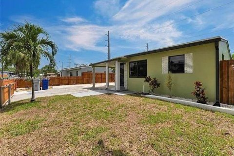 Villa ou maison à Pompano Beach, Floride 3 chambres, 78.04 m2 № 2028322