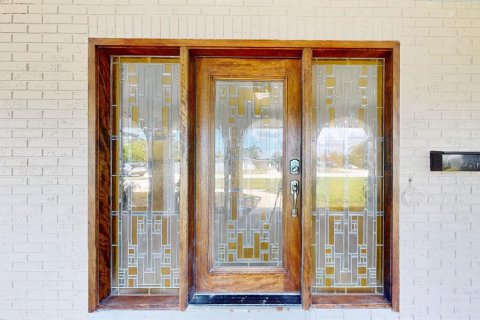 House in Saint Petersburg, Florida 3 bedrooms, 165.18 sq.m. № 1789494 - photo 7