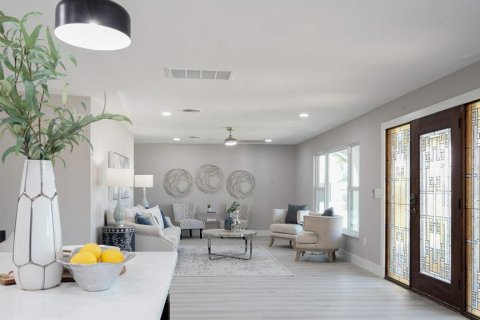 House in Saint Petersburg, Florida 3 bedrooms, 165.18 sq.m. № 1789494 - photo 23