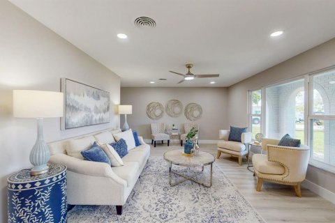 House in Saint Petersburg, Florida 3 bedrooms, 165.18 sq.m. № 1789494 - photo 10