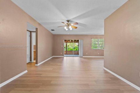 House in Cutler Bay, Florida 3 bedrooms, 130.43 sq.m. № 1974758 - photo 5