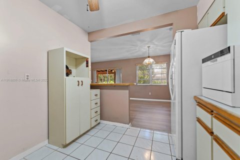 House in Cutler Bay, Florida 3 bedrooms, 130.43 sq.m. № 1974758 - photo 13