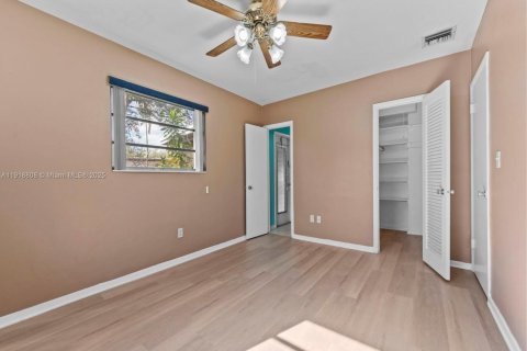 House in Cutler Bay, Florida 3 bedrooms, 130.43 sq.m. № 1974758 - photo 18