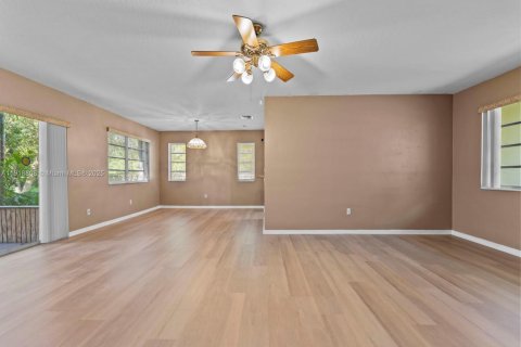 House in Cutler Bay, Florida 3 bedrooms, 130.43 sq.m. № 1974758 - photo 7