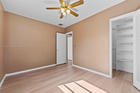 House in Cutler Bay, Florida 3 bedrooms, 130.43 sq.m. № 1974758 - photo 17