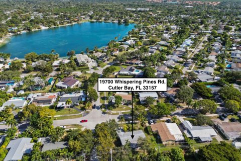 House in Cutler Bay, Florida 3 bedrooms, 130.43 sq.m. № 1974758 - photo 2